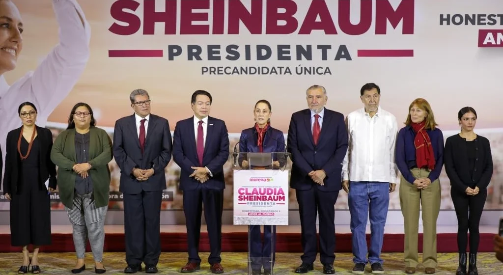 Claudia Sheinbaum presenta a su equipo  de precampaña