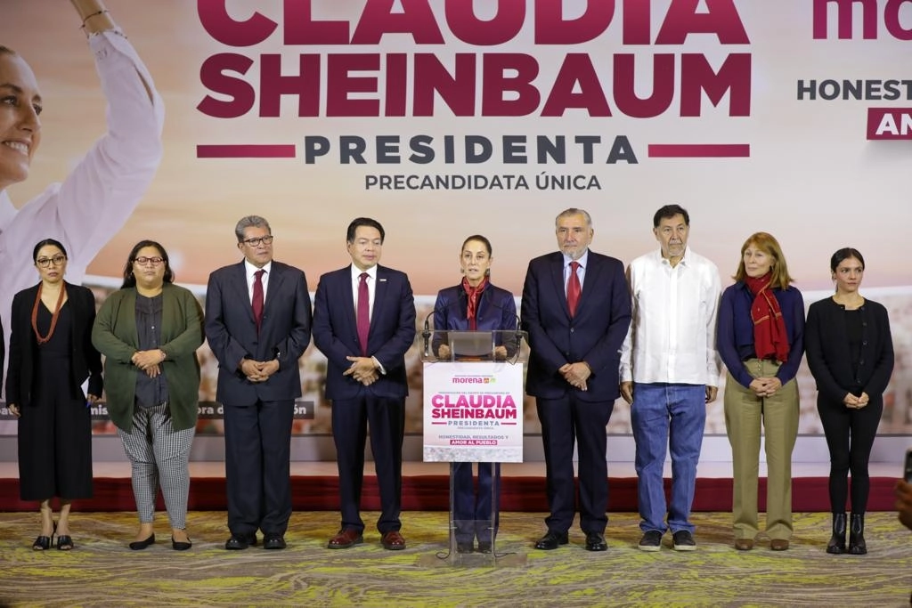 Claudia Sheinbaum presenta a su equipo  de precampaña