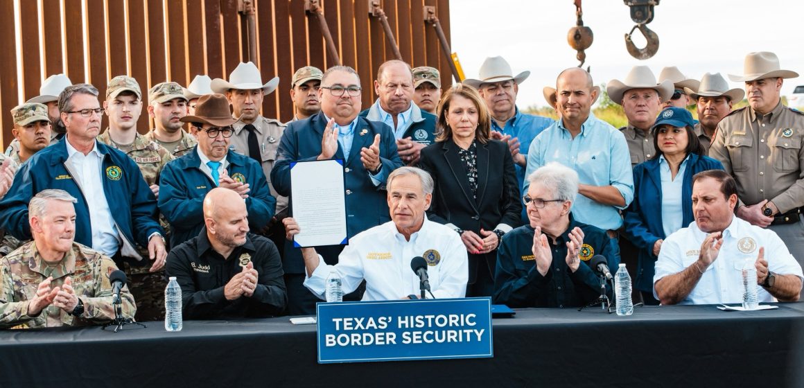 Gobernador Abbott Aprueba Ley Controversial contra la Migración en Texas