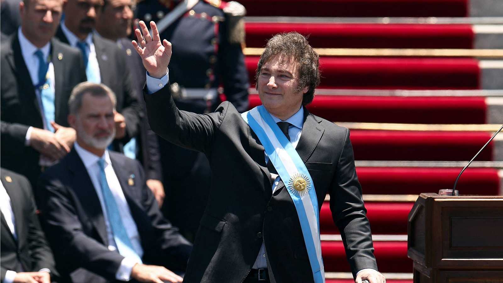 Javier Milei juró como Presidente de Argentina, anticipando un duro ajuste económico