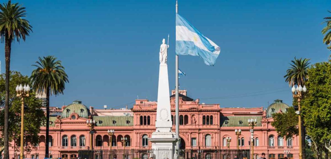 La Inflación en Argentina Alcanza el 211.4% en 2023, Marca Histórica en 30 Años