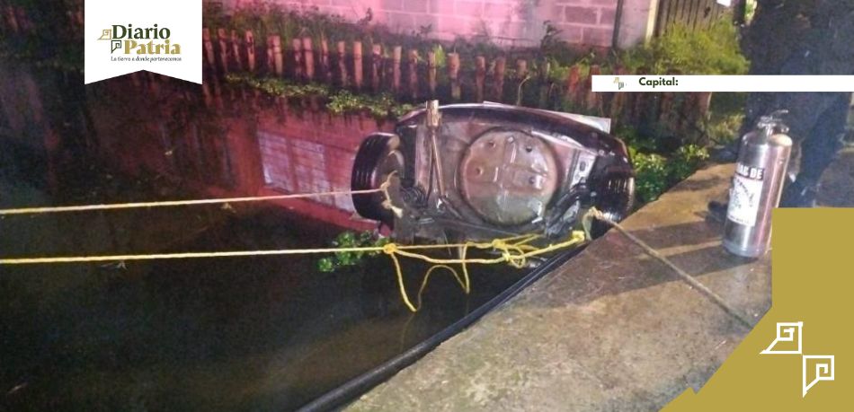 Cae auto a canal de Xochimilco y mueren 3 mujeres