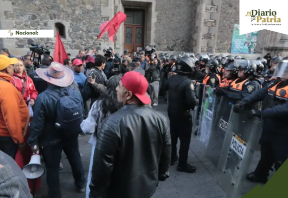 CNTE protesta en el Zócalo: maestros enfrentan cercos policiales y Sheinbaum pide respetar diálogo
