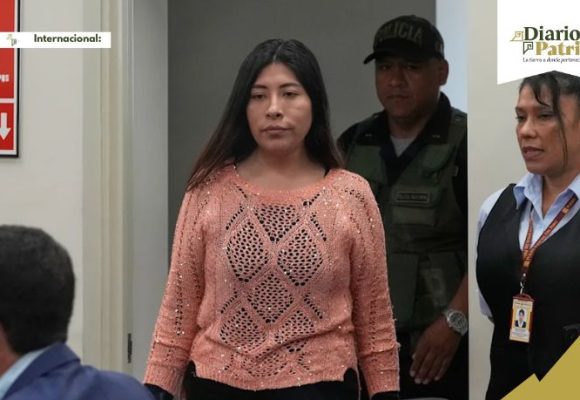 Perú ordena la captura de Betssy Chávez, exprimera ministra asilada en embajada de México