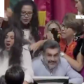 Jalones de cabello y empujones: así se salió de control la sesión en el Congreso capitalino