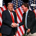 Tucker Carlson afirma que Trump anunciará hoy una intervención en Venezuela