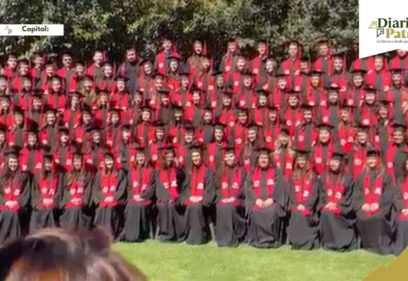 Colapsa grada en la Ibero durante foto de graduación; 33 alumnos fueron atendidos pero ninguno de gravedad.