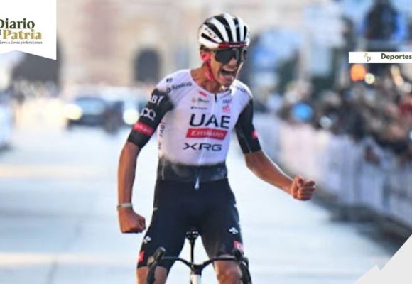 Isaac del Toro inicia su temporada 2026 en el UAE Tour con victoria en primera etapa