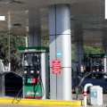 Gasolineros acuerdan tope voluntario de $28.50 por litro de diésel en México