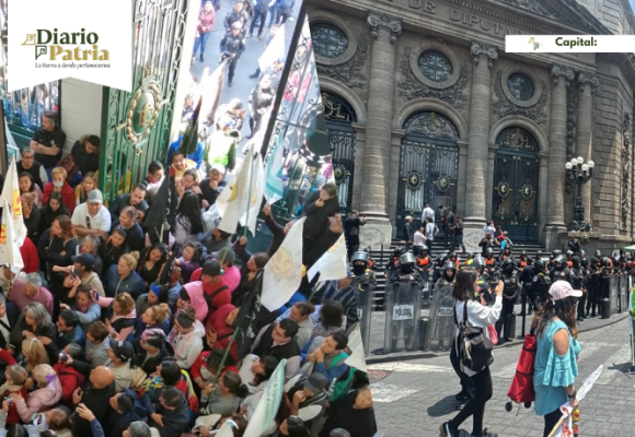 Integrantes de la Asamblea de Barrios irrumpen en el Congreso de la CDMX