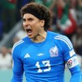 Memo Ochoa se adelanta al Tri rumbo al Mundial y va por la titularidad