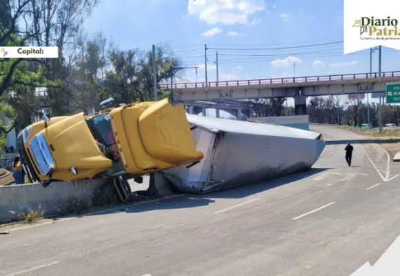 Volcadura de tráiler colapsa el Puente La Concordia y cierra la incorporación a la México–Puebla