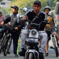 Nueva ley movilidad CDMX: scooters y motos eléctricas con placas y licencia, multas hasta 2,350 pesos
