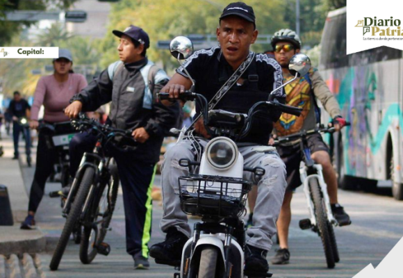 Nueva ley movilidad CDMX: scooters y motos eléctricas con placas y licencia, multas hasta 2,350 pesos