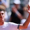 Campanazo en Roland Garros: el argentino Juan Manuel Cerúndolo elimina a Jannik Sinner, número 1 del mundo