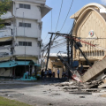 Filipinas sufre temblor de 7.8 grados que deja al menos 35 muertos y 200 heridos