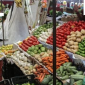 Inflación baja a 3.94% en mayo y se acerca a la meta de Banxico